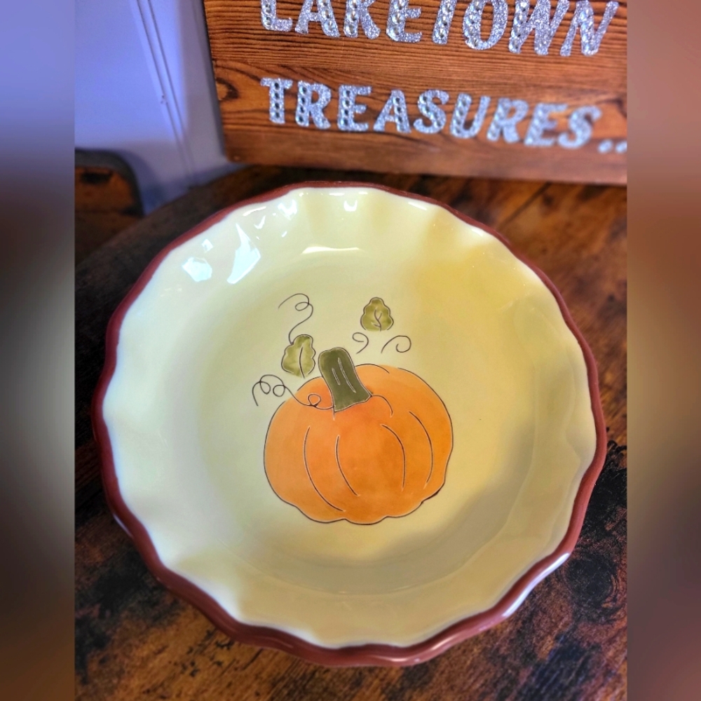 Vintage, stoneware scalloped  Pumpkin pie dish